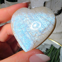 Lade das Bild in den Galerie-Viewer, Mondstein Herz
