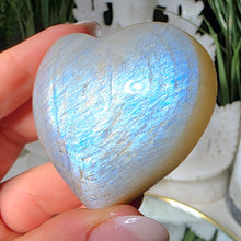Lade das Bild in den Galerie-Viewer, Mondstein Herz
