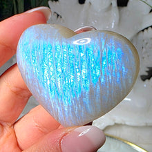 Lade das Bild in den Galerie-Viewer, Mondstein Herz
