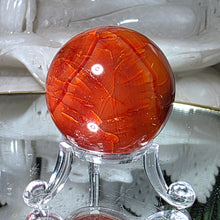 Lade das Bild in den Galerie-Viewer, Karneol Kugel mit Stand
