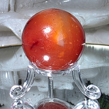 Lade das Bild in den Galerie-Viewer, Karneol Kugel mit Stand
