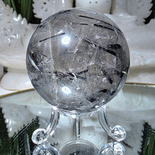 Lade das Bild in den Galerie-Viewer, Turmalinquarz Kugel (stärkster Schutzstein)
