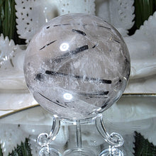 Lade das Bild in den Galerie-Viewer, Turmalinquarz Kugel (stärkster Schutzstein)
