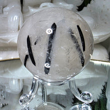 Lade das Bild in den Galerie-Viewer, Turmalinquarz Kugel (stärkster Schutzstein)
