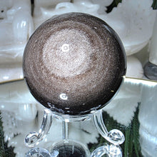 Lade das Bild in den Galerie-Viewer, Obsidian Kugel mit silbernem Flash
