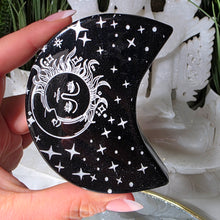 Lade das Bild in den Galerie-Viewer, Obsidian Mond mit Gravur
