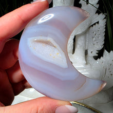 Lade das Bild in den Galerie-Viewer, Achat Druzy Mond
