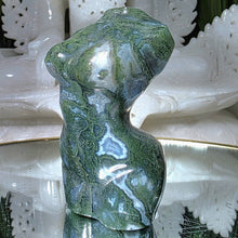 Lade das Bild in den Galerie-Viewer, Moosachat Woman Body
