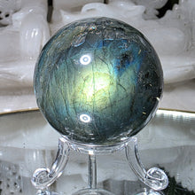 Lade das Bild in den Galerie-Viewer, Labradorit Kugel mit Stand
