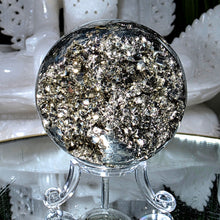 Lade das Bild in den Galerie-Viewer, Pyrit Kugel mit Stand
