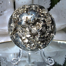 Lade das Bild in den Galerie-Viewer, Pyrit Kugel mit Stand
