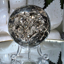 Lade das Bild in den Galerie-Viewer, Pyrit Kugel mit Stand
