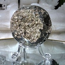 Lade das Bild in den Galerie-Viewer, Pyrit Kugel mit Stand
