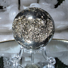 Lade das Bild in den Galerie-Viewer, Pyrit Kugel mit Stand
