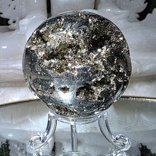 Lade das Bild in den Galerie-Viewer, Pyrit Kugel mit Stand
