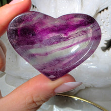 Lade das Bild in den Galerie-Viewer, Fluorit Herz Schale
