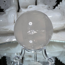 Lade das Bild in den Galerie-Viewer, Sehr helle Rosenquarz Kugel mit Stand
