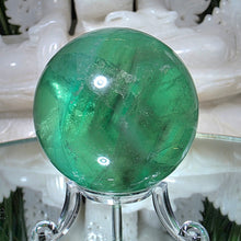 Lade das Bild in den Galerie-Viewer, Fluorit Kugel mit Stand
