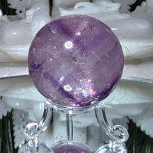 Lade das Bild in den Galerie-Viewer, Amethyst Kugel mit Phantomen
