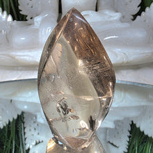 Lade das Bild in den Galerie-Viewer, B Ware Rauchquarz Flamme
