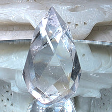 Lade das Bild in den Galerie-Viewer, Facettierte Rauchquarz Spitze
