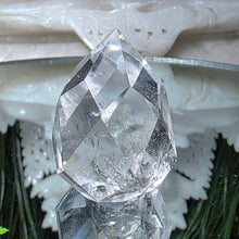Lade das Bild in den Galerie-Viewer, Facettierte Bergkristall Spitze
