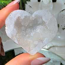 Lade das Bild in den Galerie-Viewer, Quarz Geode in Herzform
