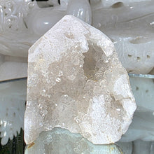 Lade das Bild in den Galerie-Viewer, Quarz Geoden Turm
