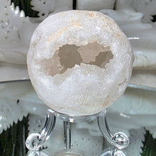 Lade das Bild in den Galerie-Viewer, Quarz Geoden Kugel

