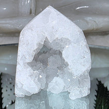 Lade das Bild in den Galerie-Viewer, Quarz Geoden Turm
