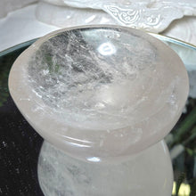 Lade das Bild in den Galerie-Viewer, Bergkristall Schale
