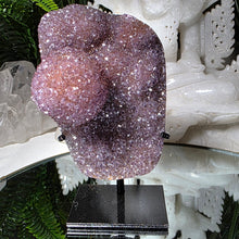 Lade das Bild in den Galerie-Viewer, Amethyst auf Stand
