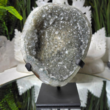 Lade das Bild in den Galerie-Viewer, Prasiolith auf Stand
