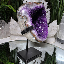 Lade das Bild in den Galerie-Viewer, Amethyst auf Stand
