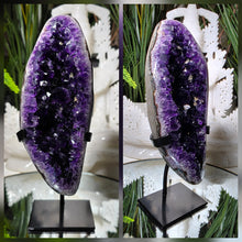 Lade das Bild in den Galerie-Viewer, High Quality Amethyst auf Stand
