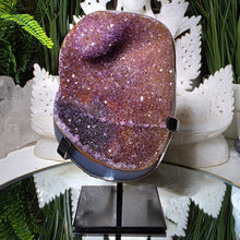 Lade das Bild in den Galerie-Viewer, Amethyst auf Stand
