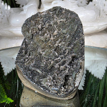 Lade das Bild in den Galerie-Viewer, Prasiolith Stalaktit Freeform
