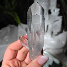 Lade das Bild in den Galerie-Viewer, Bergkristall Stufe
