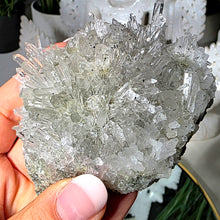 Lade das Bild in den Galerie-Viewer, Nadelquarz Cluster
