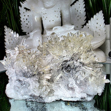 Lade das Bild in den Galerie-Viewer, Nadelquarz Cluster
