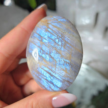 Lade das Bild in den Galerie-Viewer, Sonnenstein Mondstein Handstein
