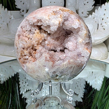 Lade das Bild in den Galerie-Viewer, Pink Amethyst Druzy Kugel
