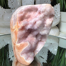 Lade das Bild in den Galerie-Viewer, Pink Amethyst Freeform
