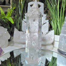 Lade das Bild in den Galerie-Viewer, B Ware Bergkristall Turm

