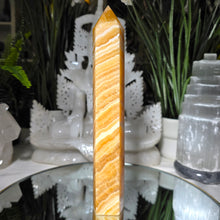 Lade das Bild in den Galerie-Viewer, Großer Orangencalcit Turm
