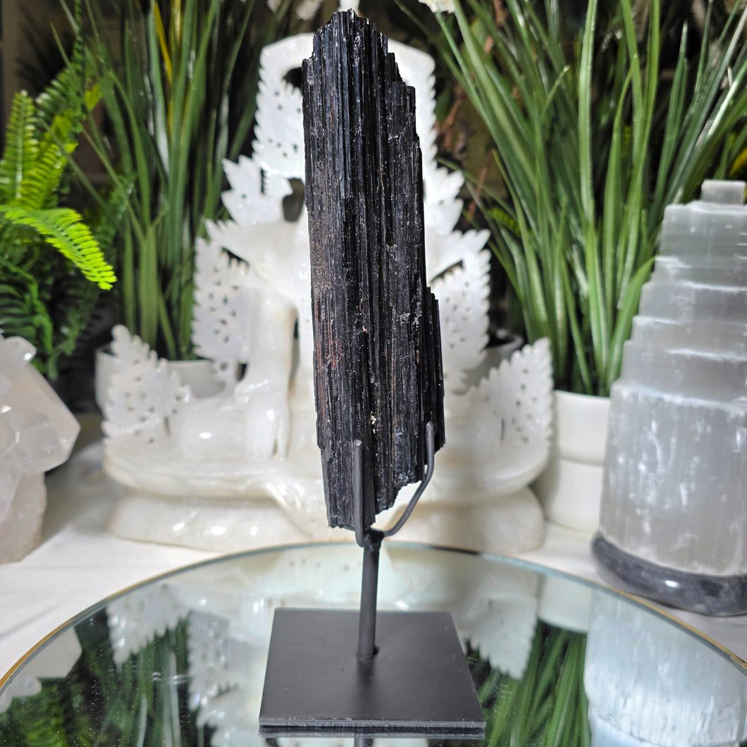 Turmalin auf Stand (stärkster Schutzstein)