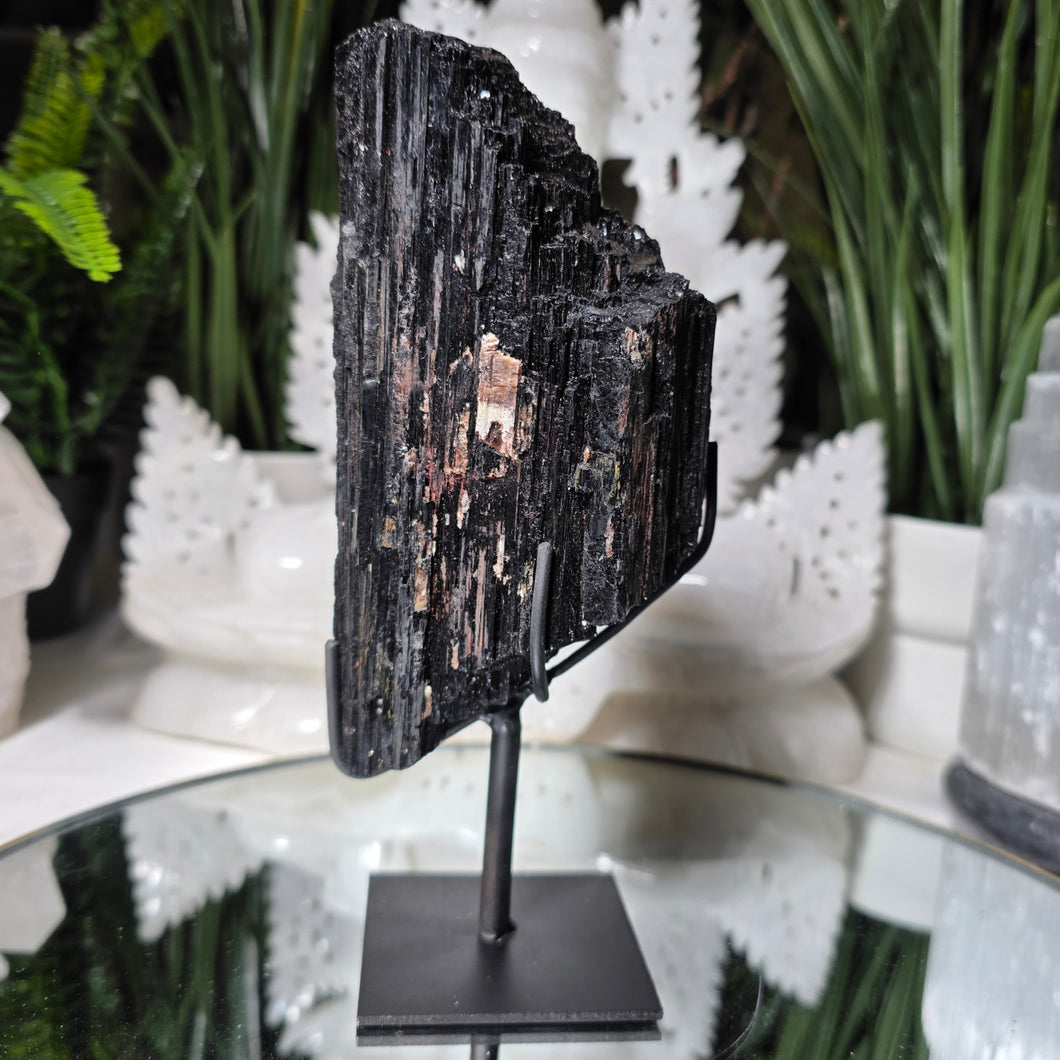 Turmalin auf Stand (stärkster Schutzstein)