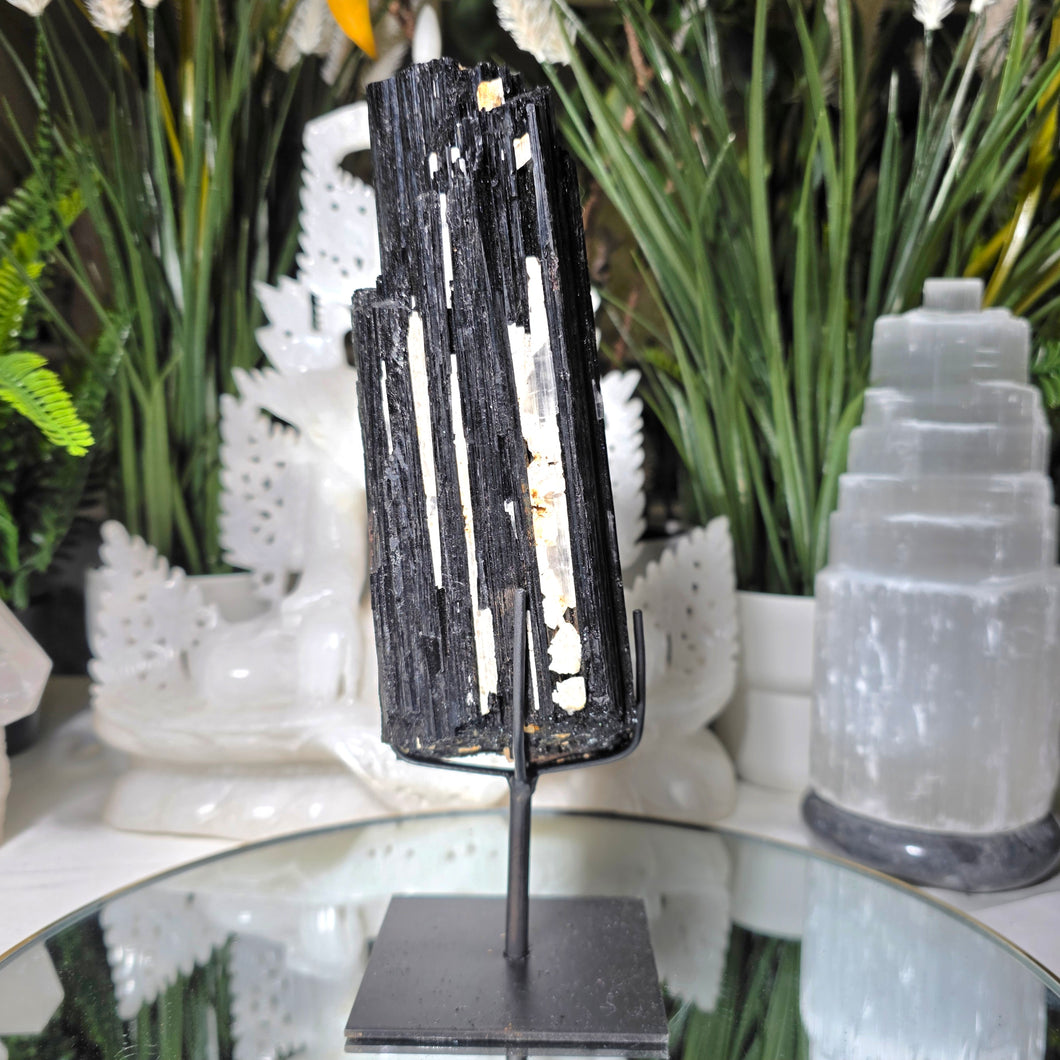 Turmalin auf Stand (stärkster Schutzstein)