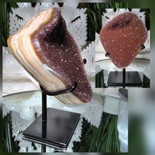 Lade das Bild in den Galerie-Viewer, Regenbogen Amethyst Cluster mit Stand
