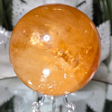 Lade das Bild in den Galerie-Viewer, Große Honig Calcit Kugel mit Stand
